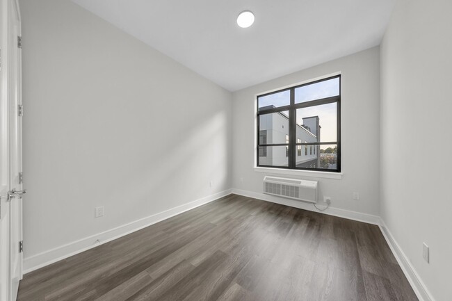 Building Photo - 121 34th St