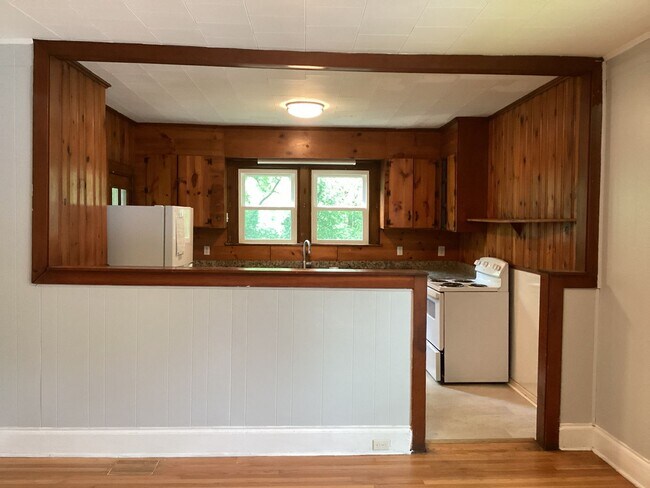 Building Photo - Nice Two Bedroom Two Bath Home