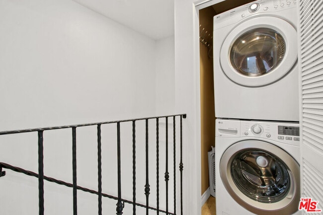 Building Photo - 2013 21st St