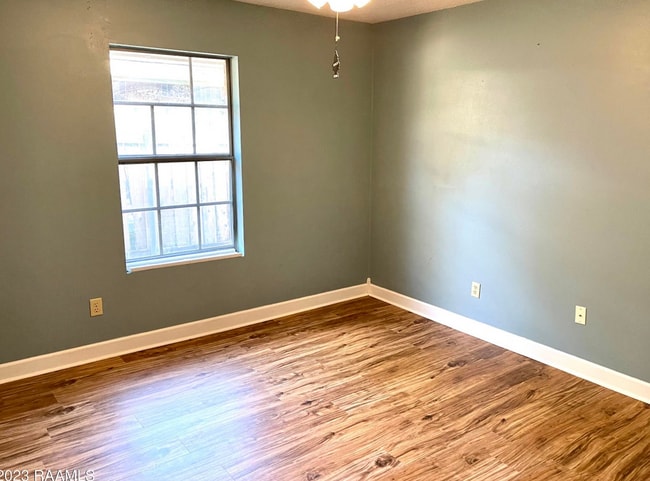Building Photo - 128 Longfellow Dr