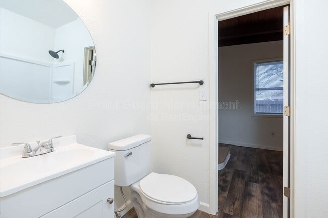 Building Photo - 619 N Glendale St