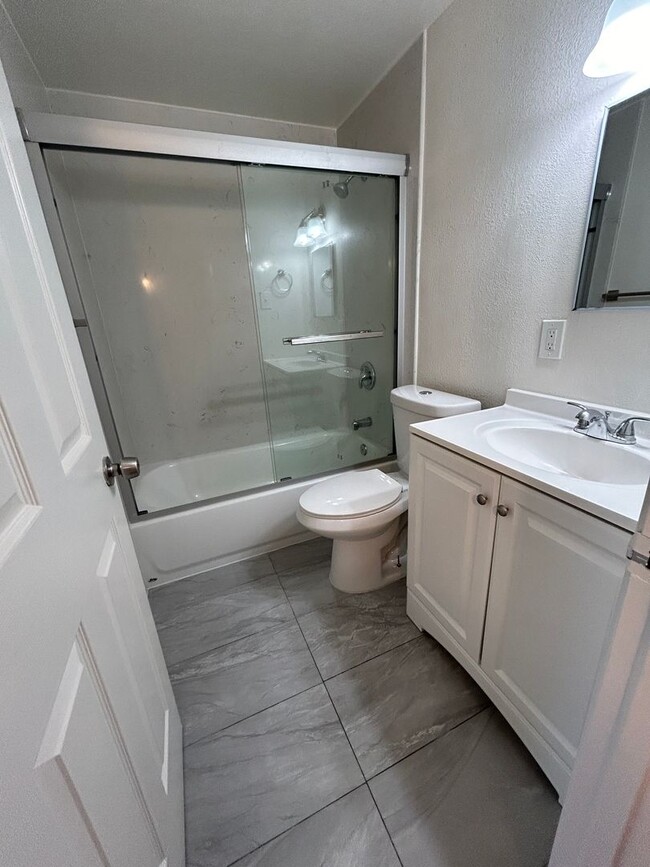 Building Photo - Charming home in prime location!