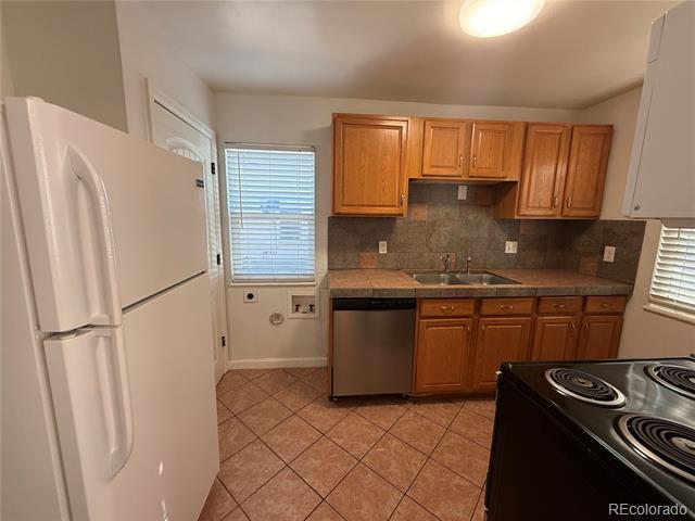 Building Photo - 1349 Kenton St