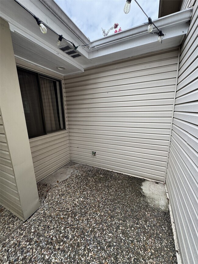 Building Photo - 11322 Briar Forest Dr