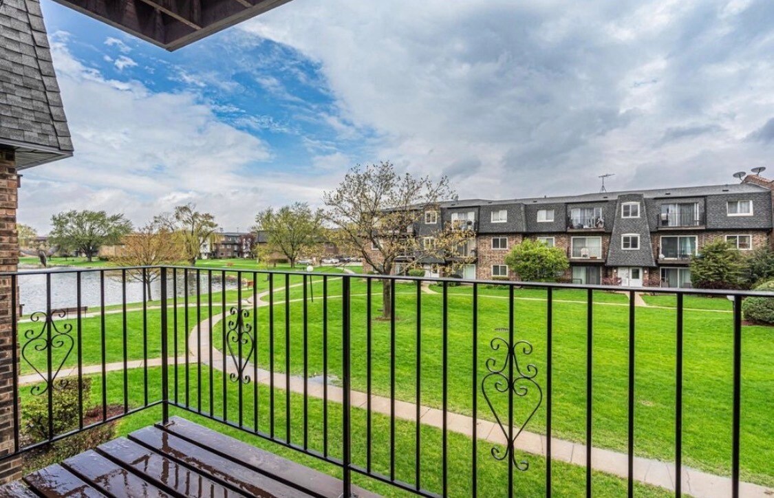 Building Photo - 9405 Bay Colony Dr