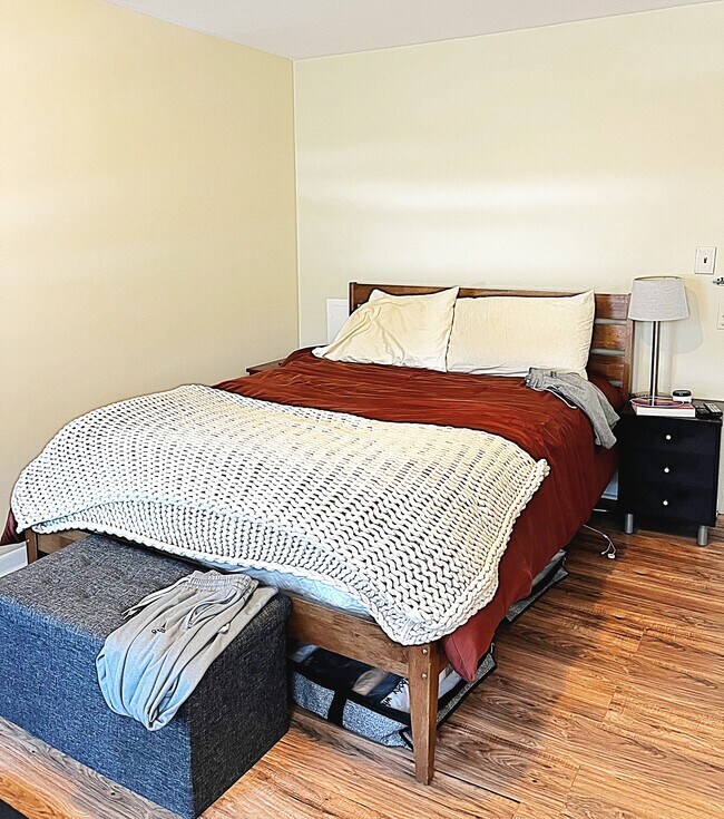 Building Photo - 40 Owen St