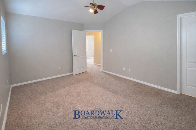 Building Photo - Beautiful 3 Bedroom Townhome End Unit in Draper!