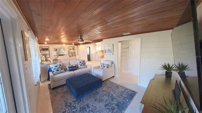 Building Photo - 511 Dona Dr