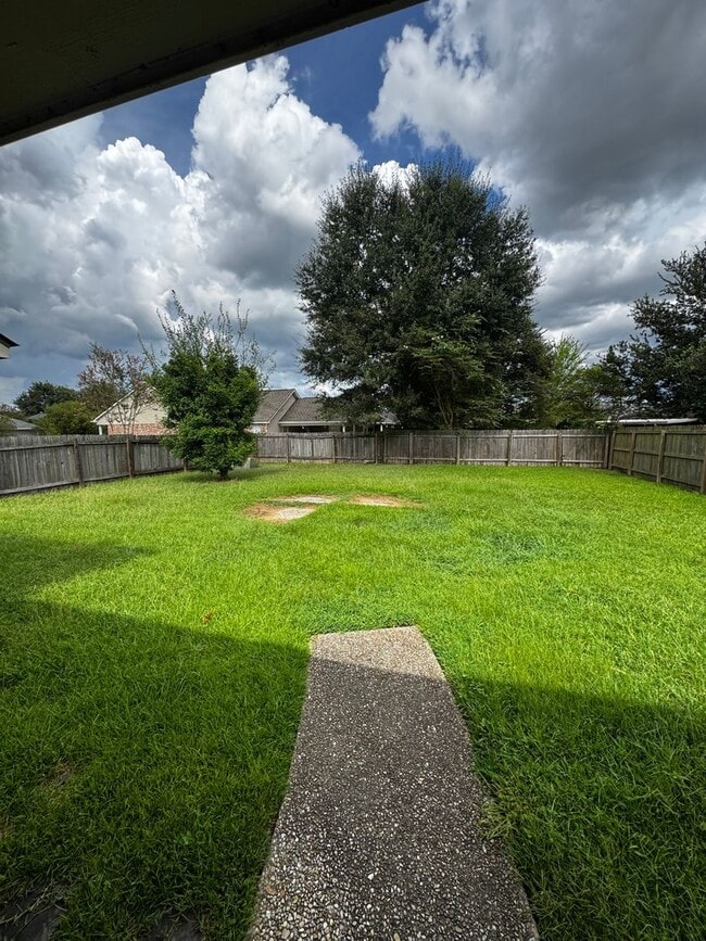 Building Photo - 1729 Tallwood Dr