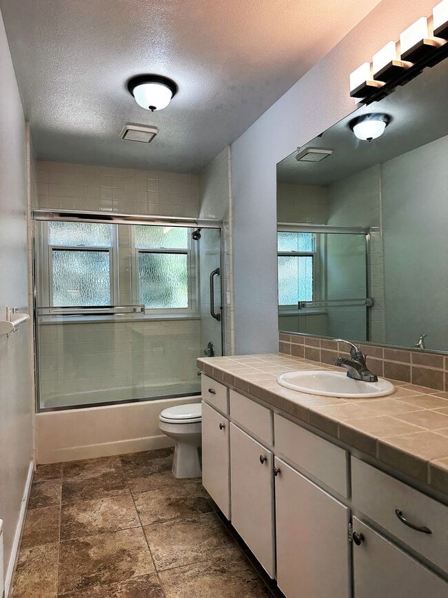 Building Photo - Beautiful 1 bed/1 bathroom condo available...