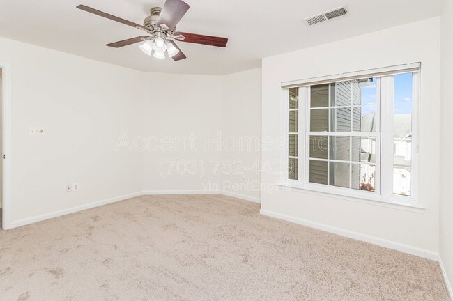 Building Photo - 9875 Dochart Sound Ln