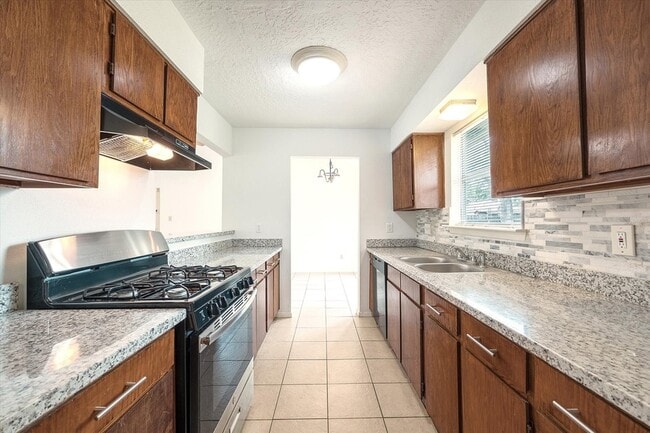 Building Photo - 2723 N Brompton Dr