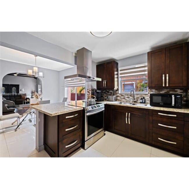 Building Photo - 47 NW 47th St