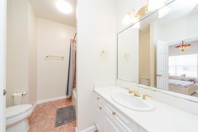 Building Photo - 5115 Fairmont St