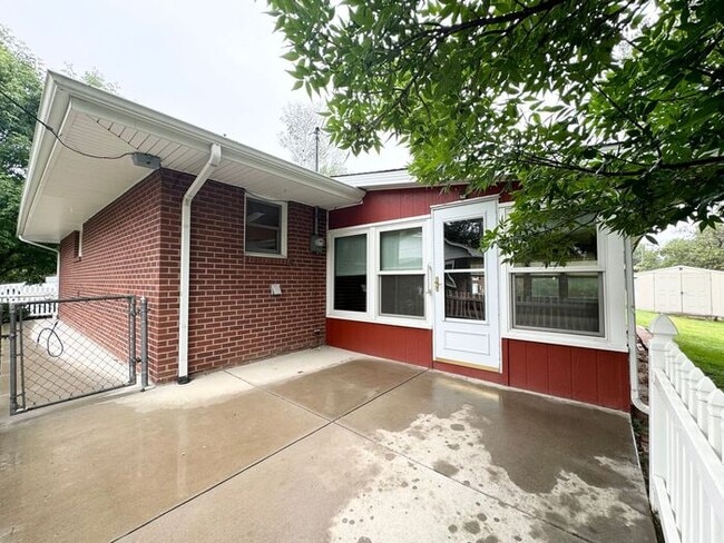 Building Photo - 4 Bedroom - 2 Bath Ranch Style Home with 2...