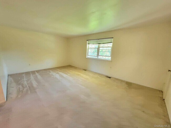 Building Photo - 27 Weathervane Dr