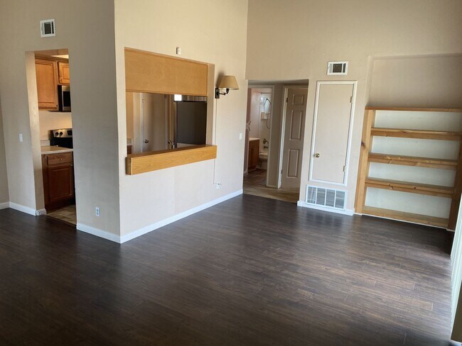 Building Photo - Charming 4 Bedroom, 2 Bath Home