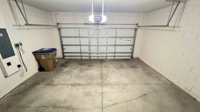 Building Photo - Beautiful Harmony Central Water Front Home AVAILABLE NOW!