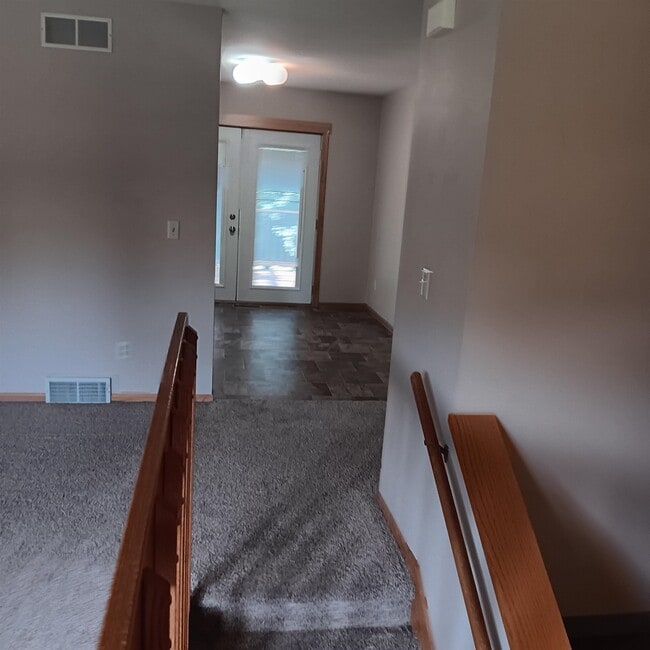 Building Photo - 2649 Stanbrook St