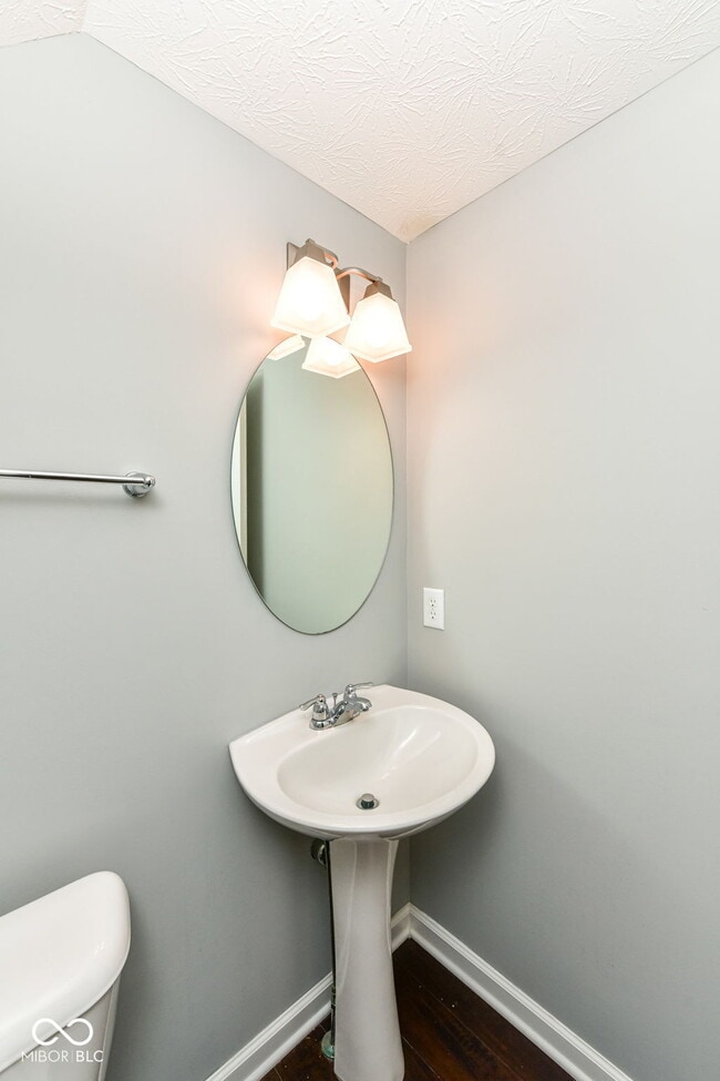 Building Photo - 9050 Mercer Dr