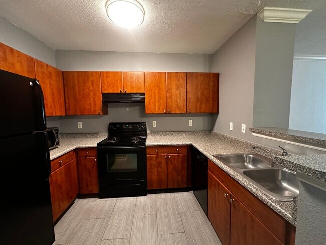 Building Photo - THE GRANDE DOWNTOWN CONDO - 1BR/1BA