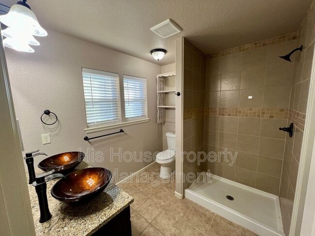 Building Photo - 4500 Tuscany St