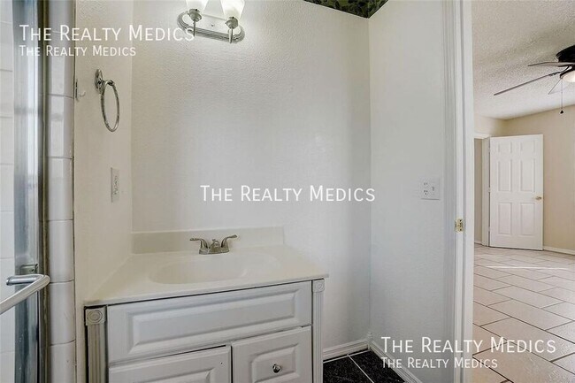 Building Photo - 1886 Elkcam Blvd