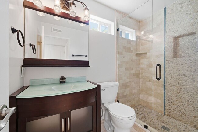 Building Photo - Beautifully Updated 5 Bedroom Woodbridge Home with Pool and much more!