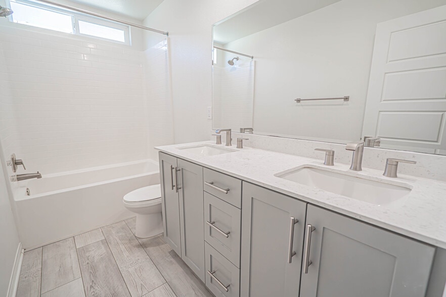 Building Photo - 17047 Zion Dr