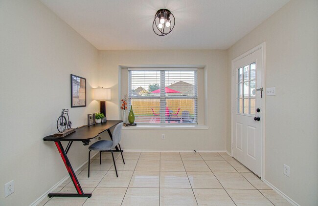 Building Photo - 7211 Crescent Mills Dr