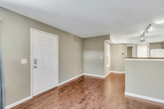Building Photo - 980 S Dawson Way