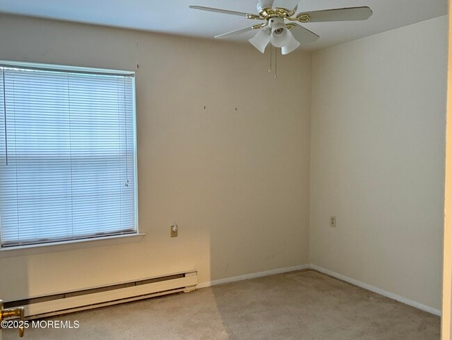 Building Photo - 561B Malvern Ct