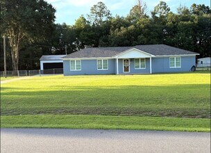 Building Photo - 121 Country Dr
