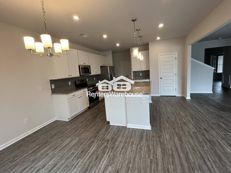 Building Photo - 5475 Cedar Creek Dr