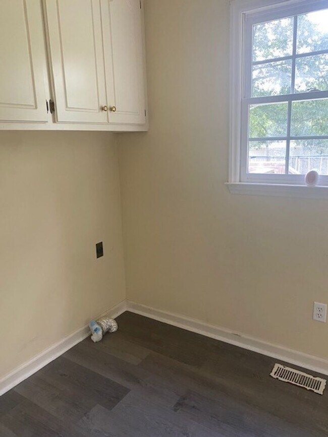 Building Photo - 105 Labonte Dr