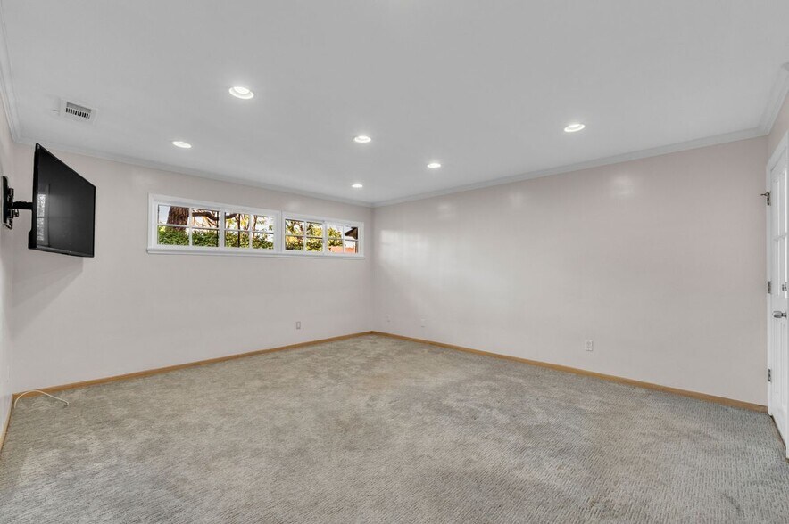 Building Photo - 16553 Hartsook St