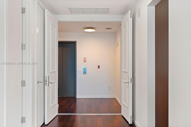 Building Photo - 5959 Collins Ave