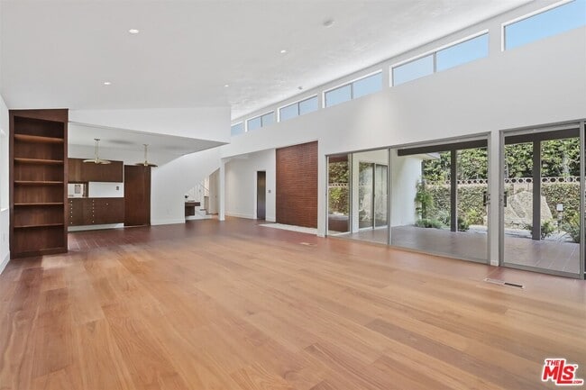 Building Photo - 444 S Windsor Blvd