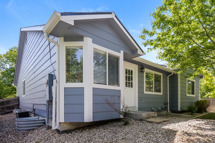 Building Photo - 13939 Harrison Dr