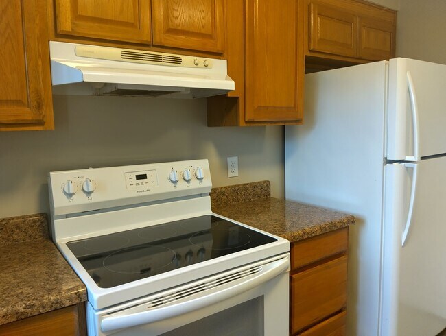Building Photo - Spacious 2bd/1.5ba townhome