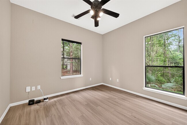 Building Photo - 41 Creek Forest Ln