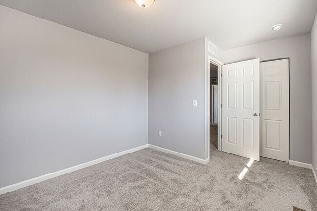 Building Photo - 5673 Claremount St