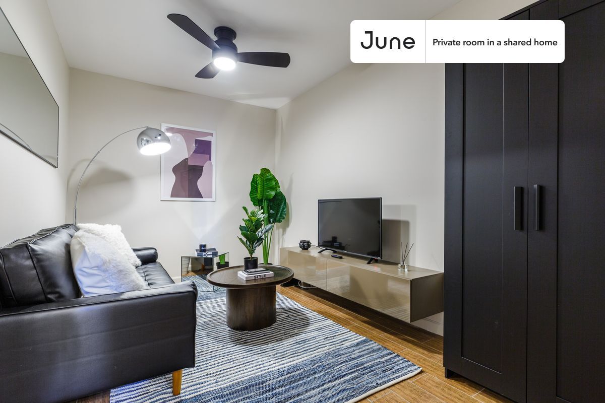 Building Photo - Room in Shared 3 bed/1 bath home in Chinatown