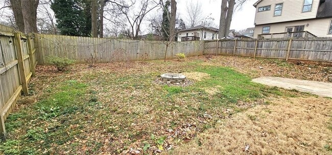 Building Photo - 1993 Memorial Dr SE