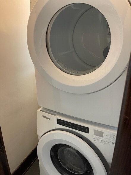 Building Photo - 712 Broad St