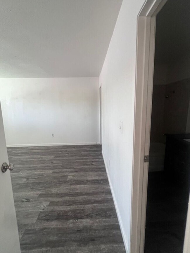 Building Photo - Spacious 1 Bed / 1 Bath Apartment in Colton!