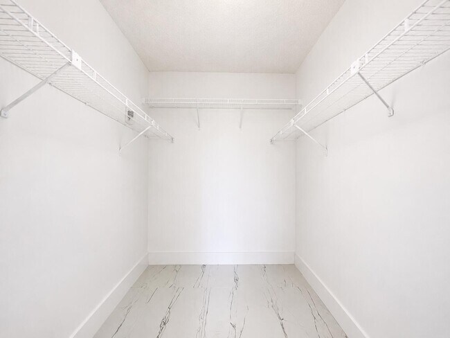 Building Photo - 588 Trace Cir