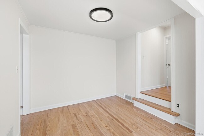 Building Photo - 1936 Longvue St