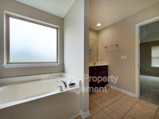 Building Photo - 138 Autumn Hill Rd