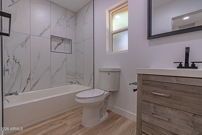 Building Photo - 3035 E Heatherbrae Dr